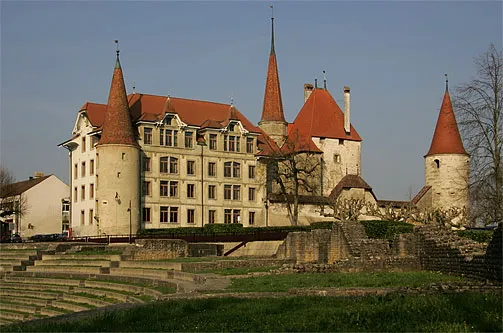 Avenches: Amphitheater / Schulhaus / Schloss