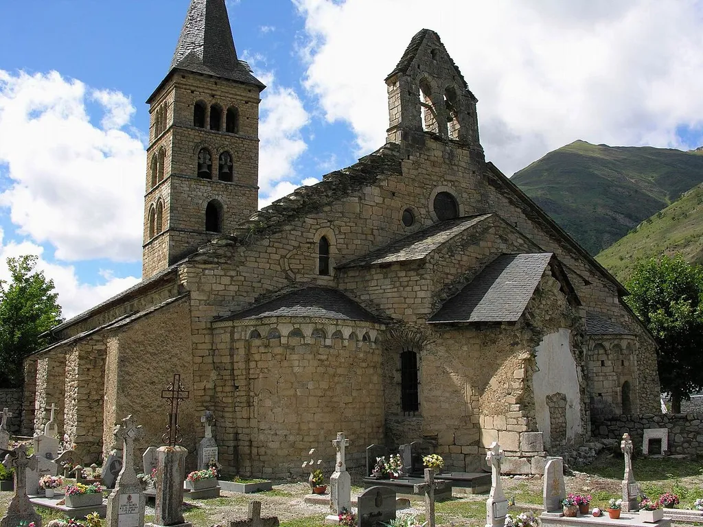 Vista Generalde santa Maria d'Arties This is a photo of a monument listed in the Catalan heritage register of Béns Culturals d'Interès Nacional and the Spanish heritage register of Bienes de Interés Cultural under the reference RI-51-0004294.