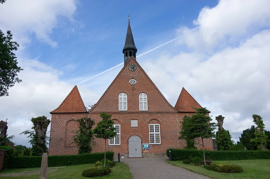 Gelting in Schleswig-Holstein. Die Kirche steht unter Denkmalschutz.