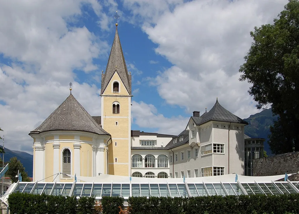 Die denkmalgeschützte Spitalskirche in Lienz. This media shows the protected monument with ObjektID 2956 in Austria. (Commons, de, Wikidata)