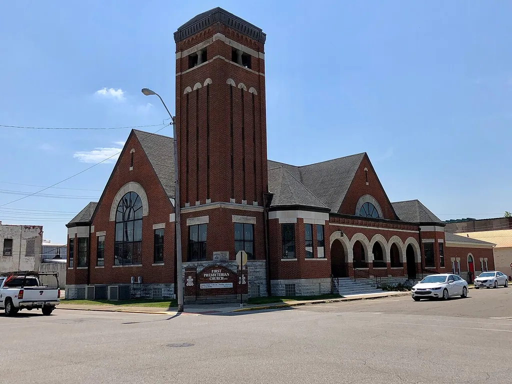 First Presbyterian Church, Rushville, IN This is an image of a place or building that is listed on the National Register of Historic Places in the United States of America. Its reference number is 93001416 (Wikidata).