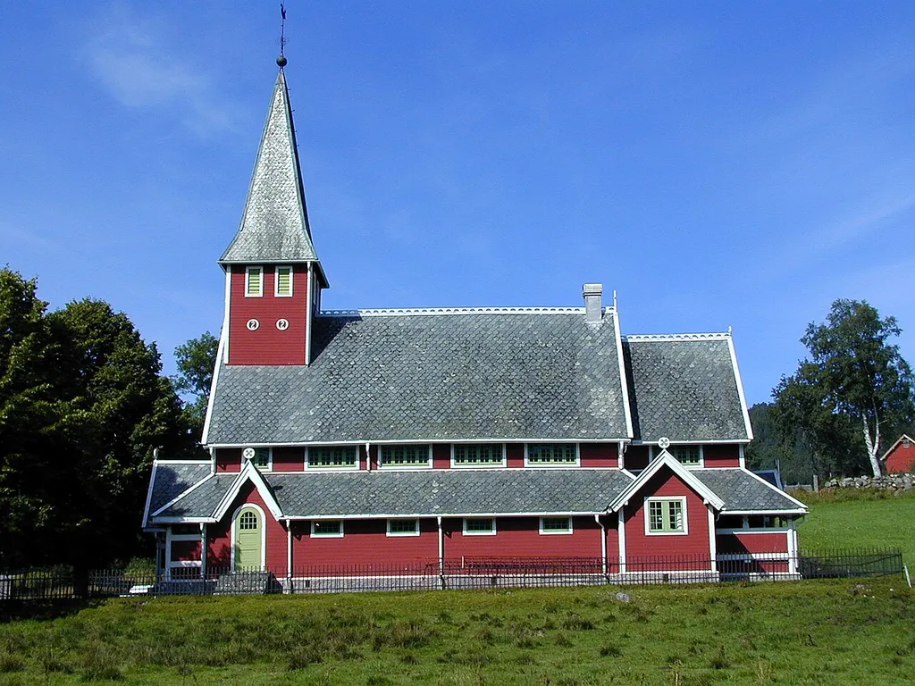 Rødven kirke. Foto: Max Ingar Mørk, fra Riksantikvarens Kulturminnebilder.no.