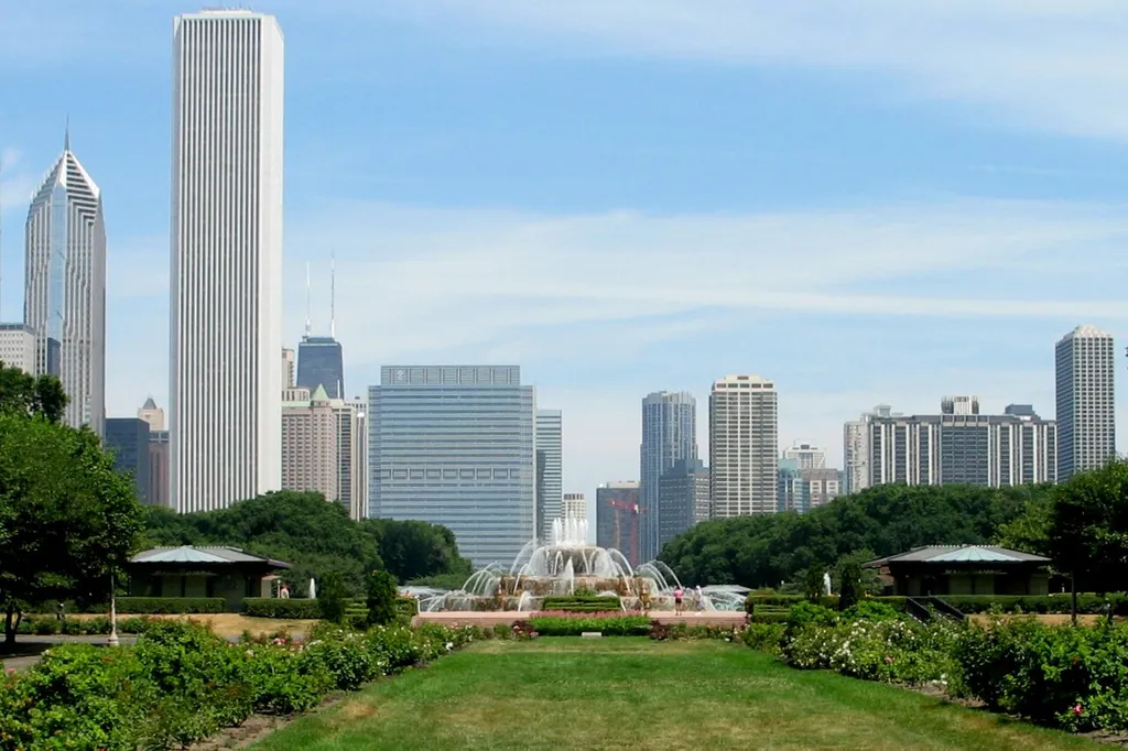 Buckingham Fountain in the foreground with one of the Prudential Buildings at the far left and the AON Center (the tallest building) in the background. The top of the John Hancock Center is also visible (the one with two antennae at the top). I took this photo 11 Jul 2005.