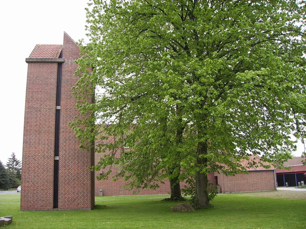 Hjallese Kirke, Hjallese Sogn, Odense Herred, Odense Amt, Denmark (Danish Church) Date: 17.05.2006 Photographed by Søren Møller