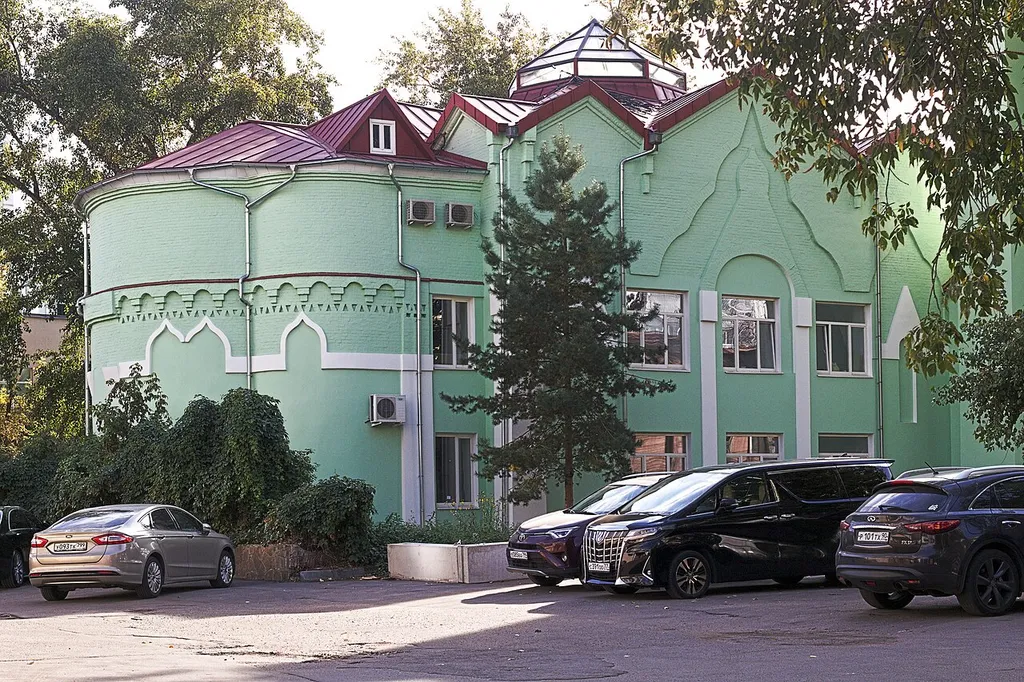 Former Old Believers church at Malaya Andronyevskya Street 15, Moscow. Mostly defaced, but the eastern side is recognizable as a church.