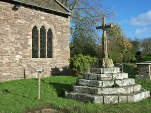 Weobley churchyard cross