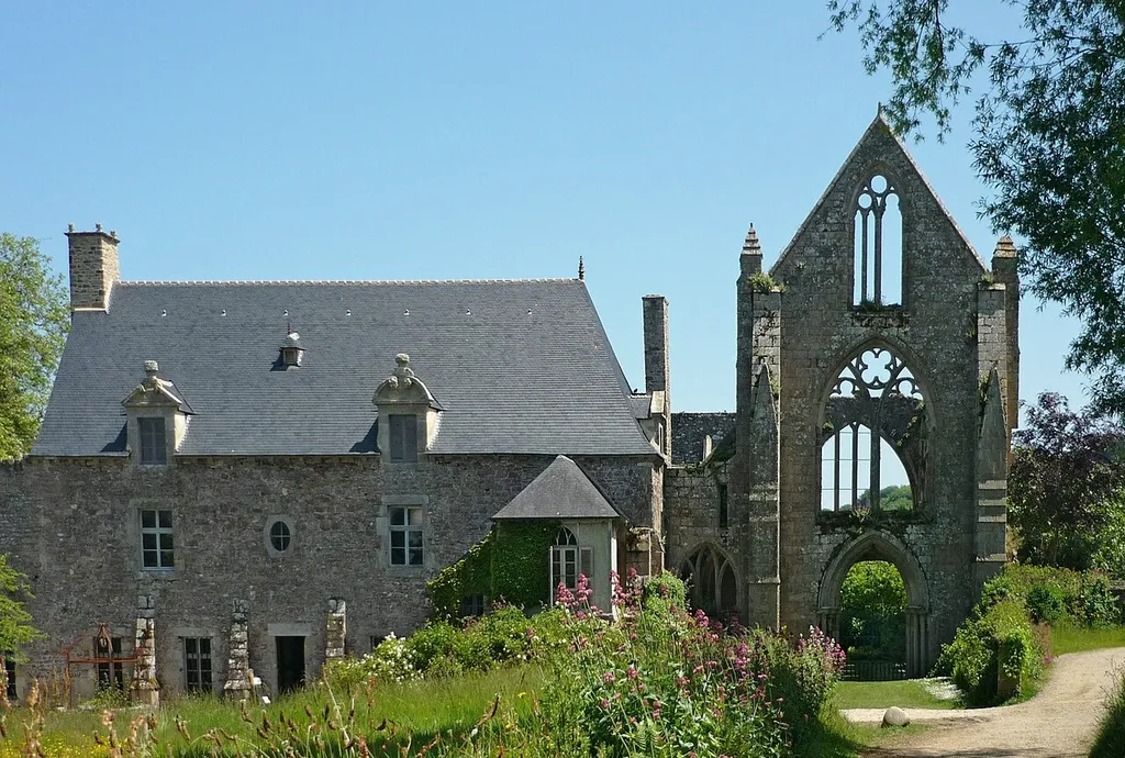 Arrival à Beauport Abbey (XIIIth century). Kérity, Paimpol, Côtes d'Armor, France.