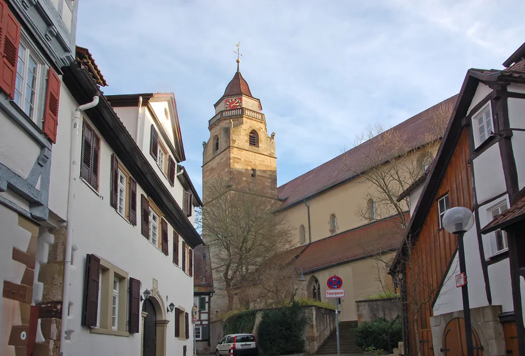 Stadtkirche in Leonberg von der Pfarrstraße (Nordwest)