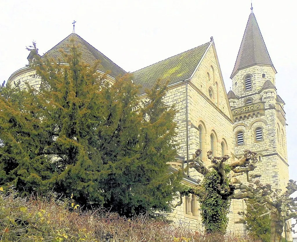 Westseite der katholischen Kirche in Neuhausen am Rheinfall, Kanton Schaffhausen, Schweiz