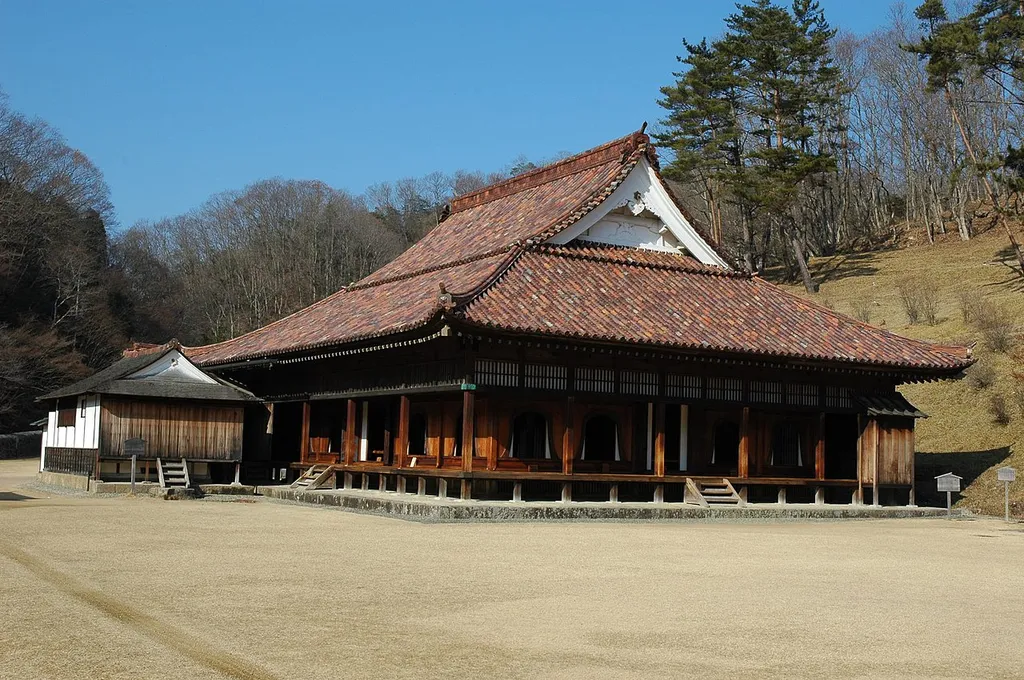 photo of Shizutani school the hall(Japan's national treasure) and shōsai(the feudal load's rest house,Japan's national important cultural property)