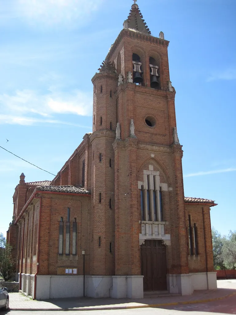 Fachada de la iglesia neomudéjar de San Andrés, en Astorga (León, España).
