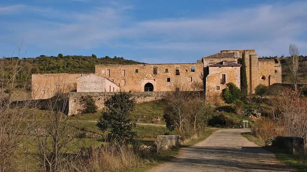 Monasterio cisterciense de Sta. María de Monsalud, año 1140, pionero de la Orden del Císter en España, actualmente en ruinas, está siendo objeto de varias restauraciones en las últimas décadas. Sacedón, Guadalajara.