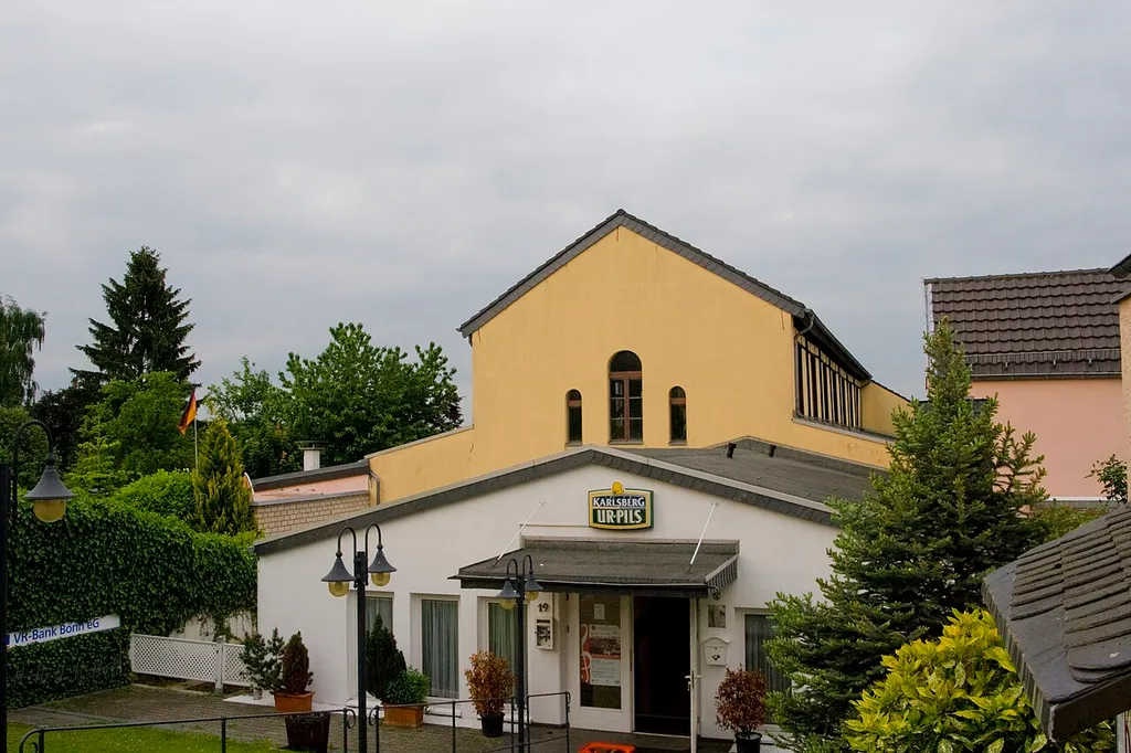 Kleine Beethovenhalle in Bonn-Bad Godesberg, Ortsteil Muffendorf: Rückansicht von der Hopmannstraße über Anbau