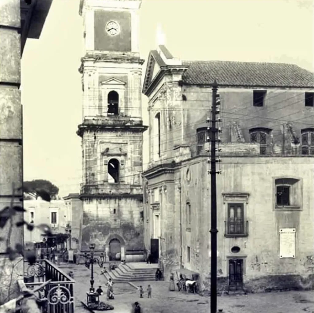 Chiesa dei Santi Cosma e Damiano in Piazza Luigi di Nocera nell’800.