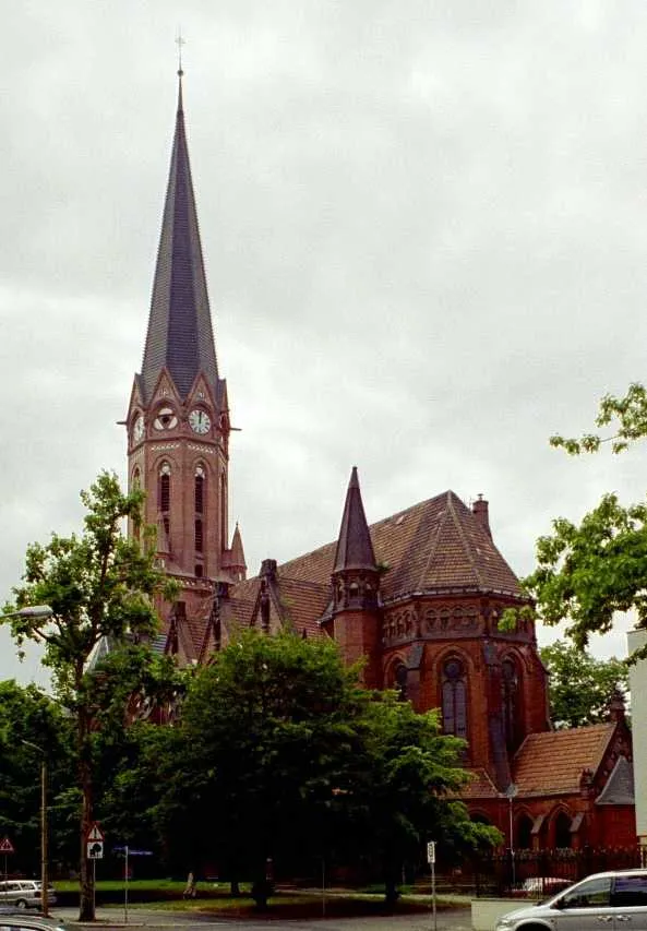 Heilandskirche im Leipziger Stadtteil Plagwitz Fotograph: André Loh-Kliesch, August 2003 Hinweis: vom Autor (=Fotograph) auch in [1] benutzt