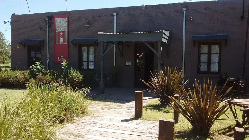 Vista de la entrada al Museo Juan Murray (ex estación Funes)