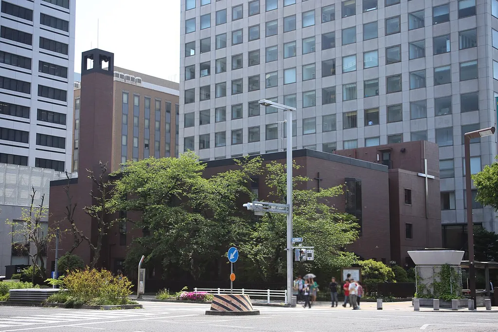 名古屋市東区久屋町の名古屋中央教会を北側公道西側より撮影。ただし、人物につき画像処理済み。