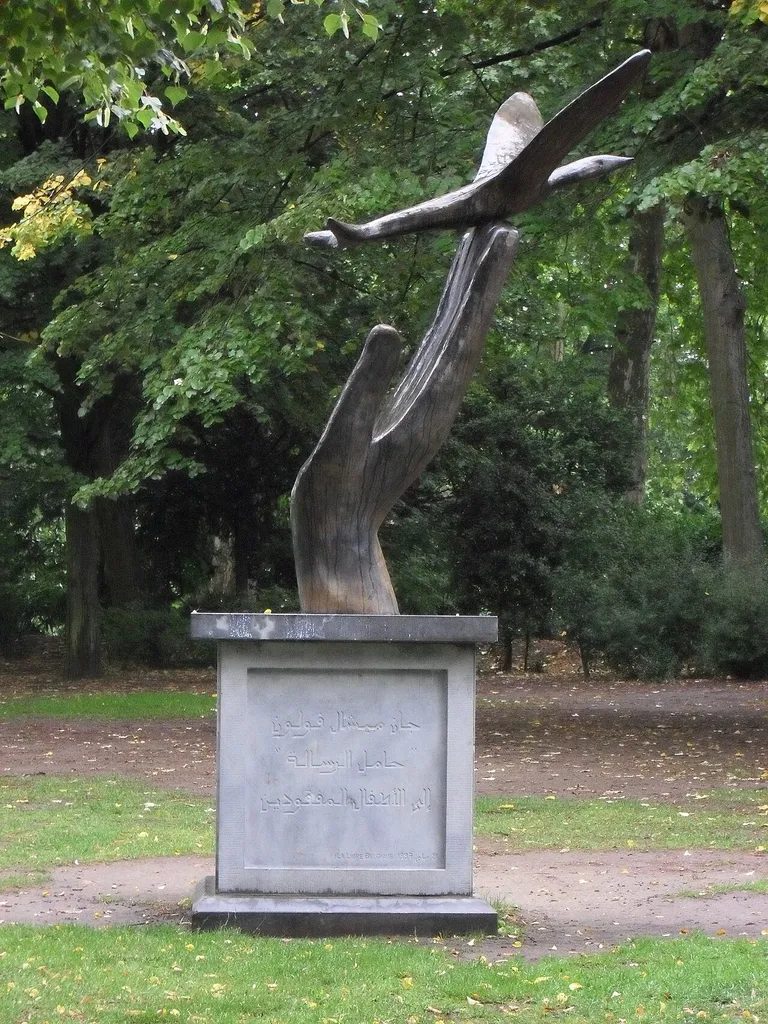 1997 statue by Jean-Michel Folon in the Brussels Park, in memory of the disappeared children