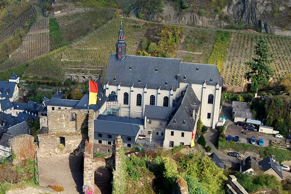 De kerk vanaf de burcht