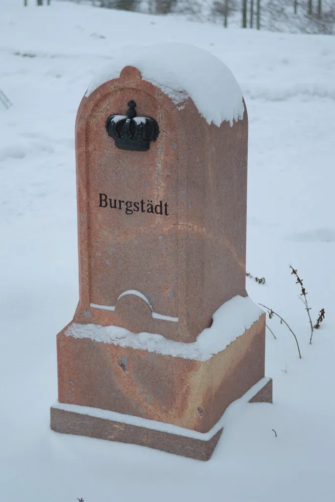 kgl.-sächs. Meilenstein in Burgstädt, Ahnataler Platz