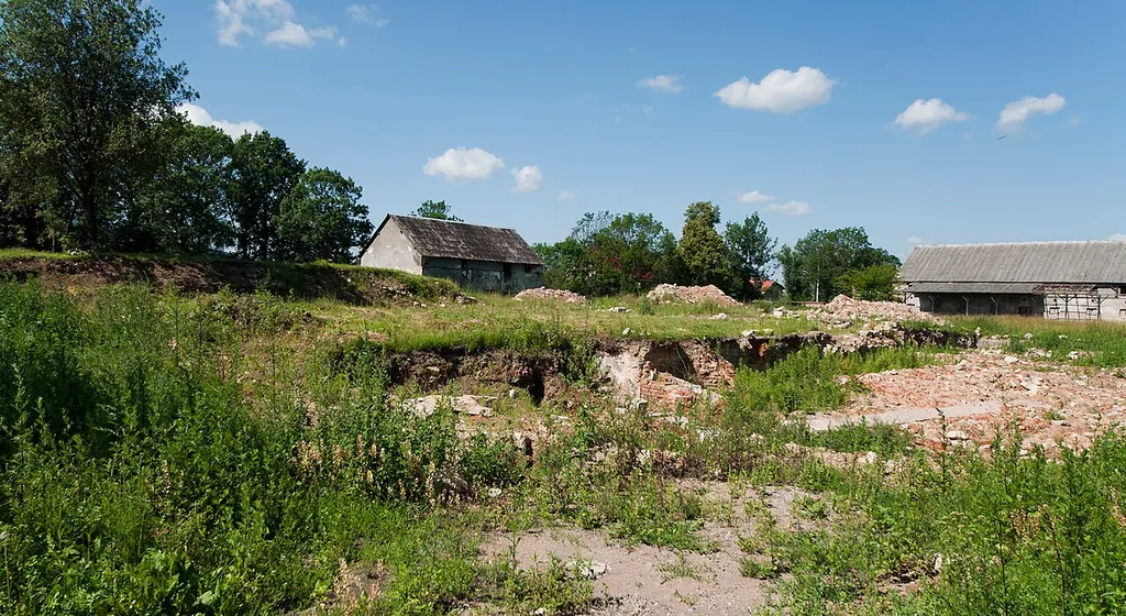 Dwór – część podziemna Rogów Sobócki, Sobótka