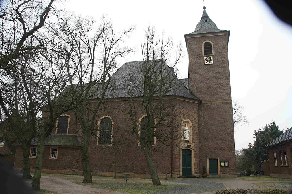 Die Pfarrkirche St. Amandus in Müddersheim, Gemeinde Vettweiß