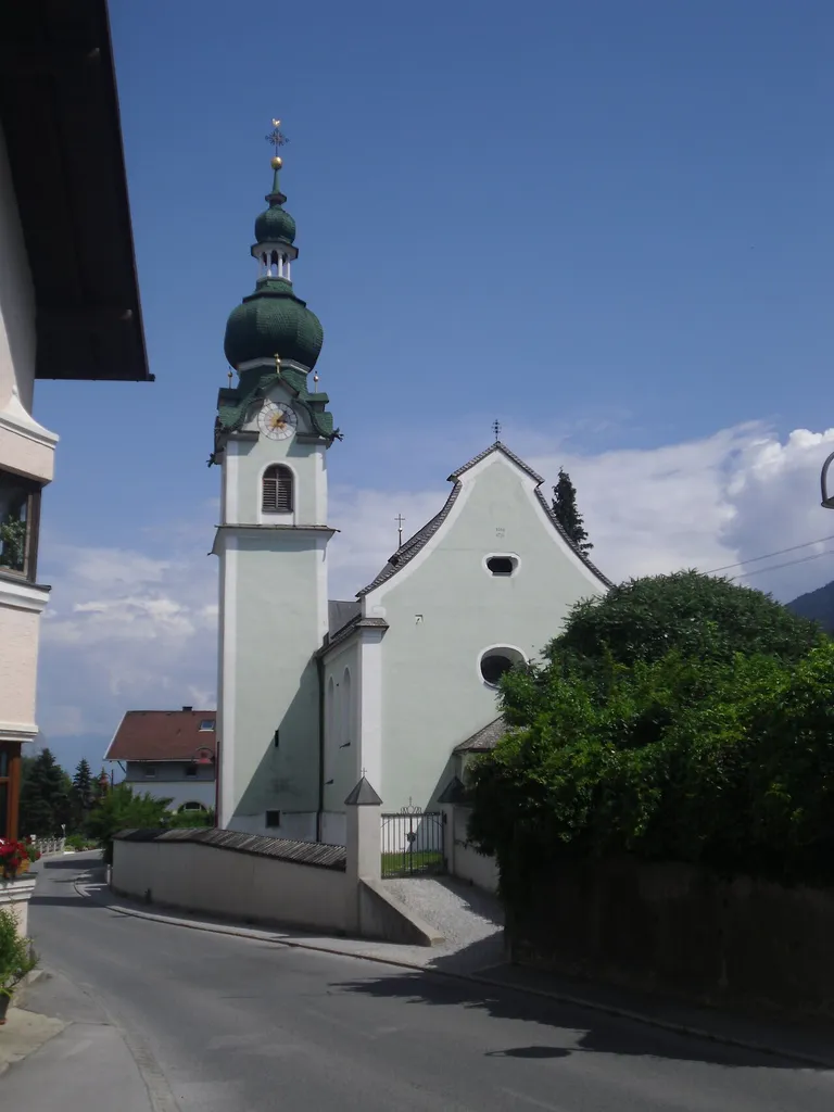 Kaplaneikirche hl. Rochus und Friedhof