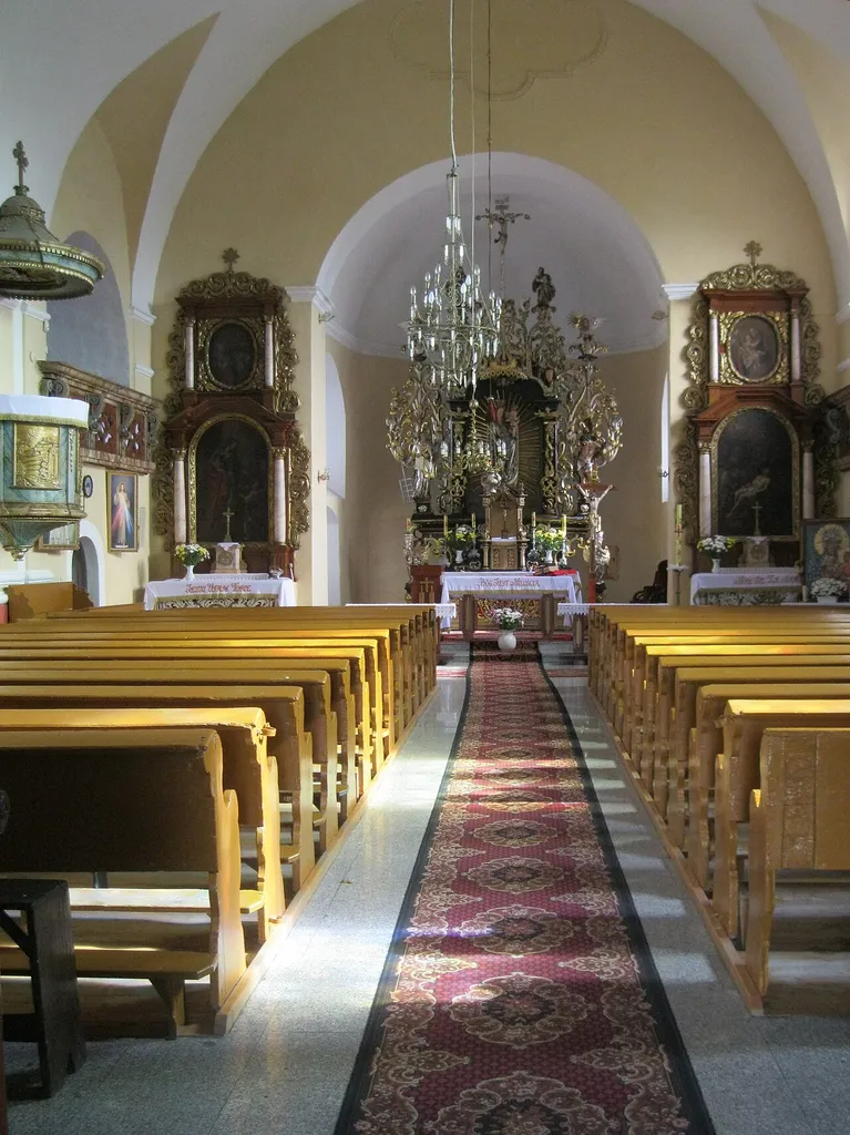 Wnętrze kościoła paraf. p.w. św. Wawrzyńca w Śmiałowicach. Gmina Marcinowice, powiat świdnicki. Śmiałowice, Marcinowice