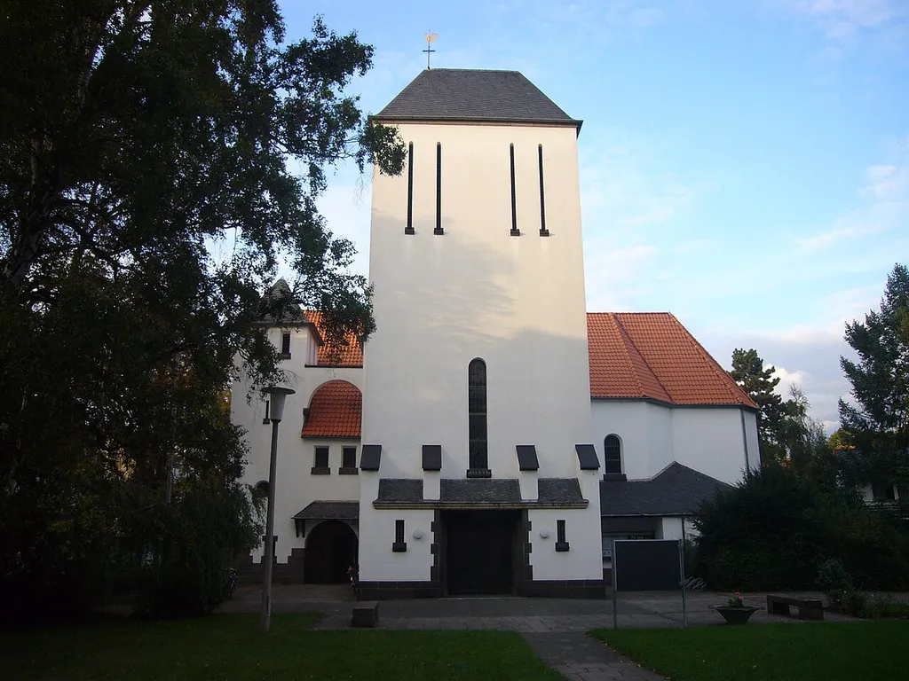 Die katholische Pfarrkirche Herz-Jesu in Bad Godesberg, Beethovenallee, Godesberg-Villenviertel