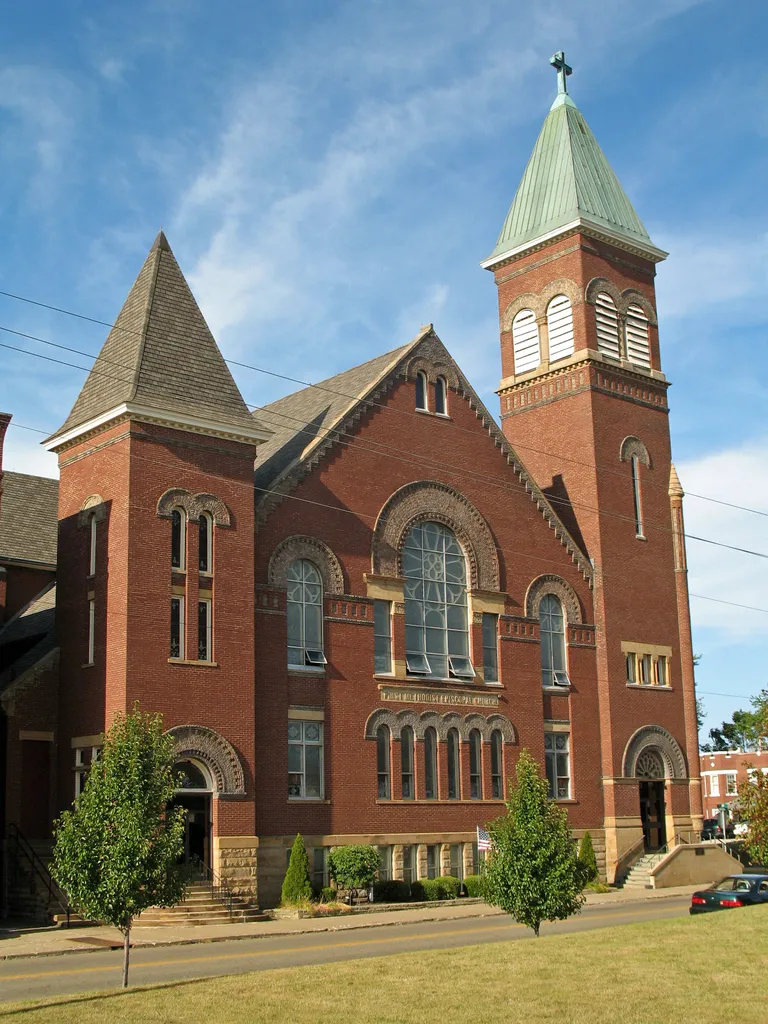 Registered Historic Places in Stark County, Ohio. First Methodist Episcopal Church, 470 E. Broadway St., Alliance, Ohio, USA. Photographed 2008-08-25 from the south side of Broadway St between Freedom and Linden Aves. Camera location40° 55′ 07.99″ N, 81° 05′ 57.36″ W View this and other nearby images on: OpenStreetMap 40.918886; -81.099267