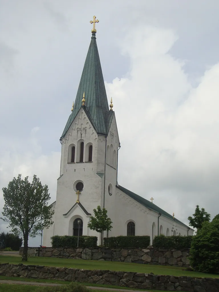 Näsums kyrka från öster