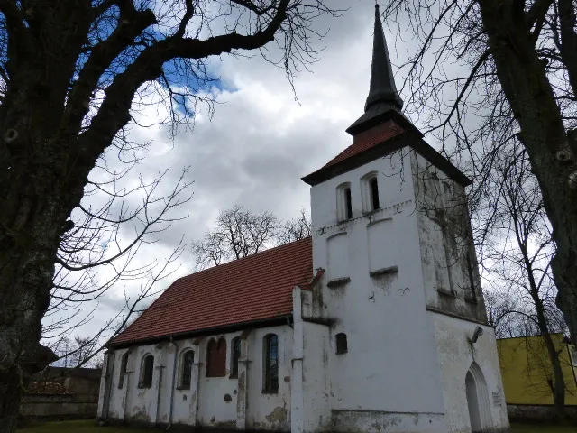 Kirche der Gottesmutter von Częstochowa (Tschenstochau) in Lipie (Rąbino)