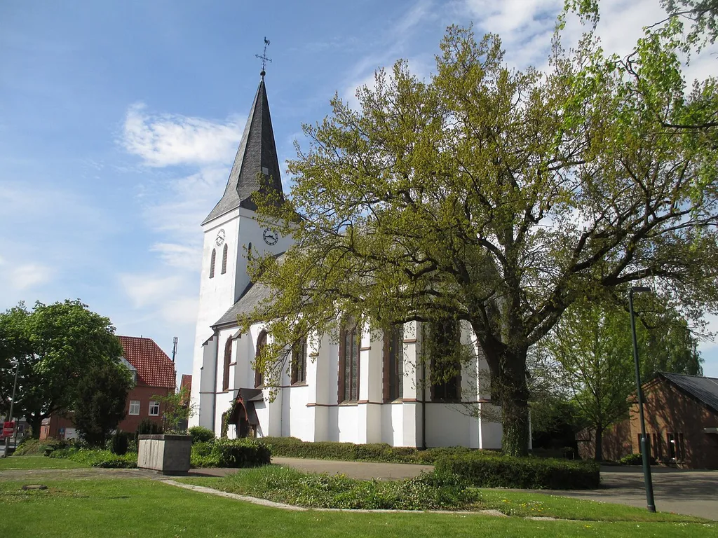 Evangelische Kirche in Hamminkeln an der Marktstraße. Bei Restaurierungsarbeiten Anfang des 20. Jahrhunderts wurde ein über 400 Jahre altes Christopherus-Fresko entdeckt. Es kann vor und nach den Gottesdiensten besichtigt werden.