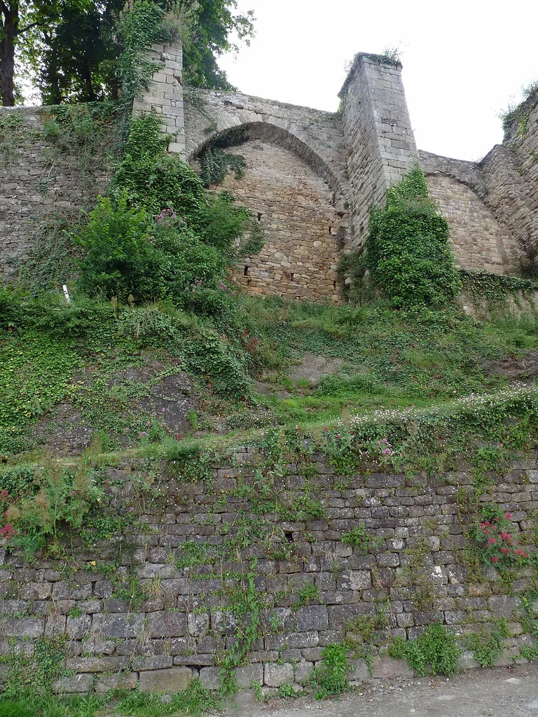 Auray (Morbihan) : Rampes du Loch (vestiges de l'ancien château)
