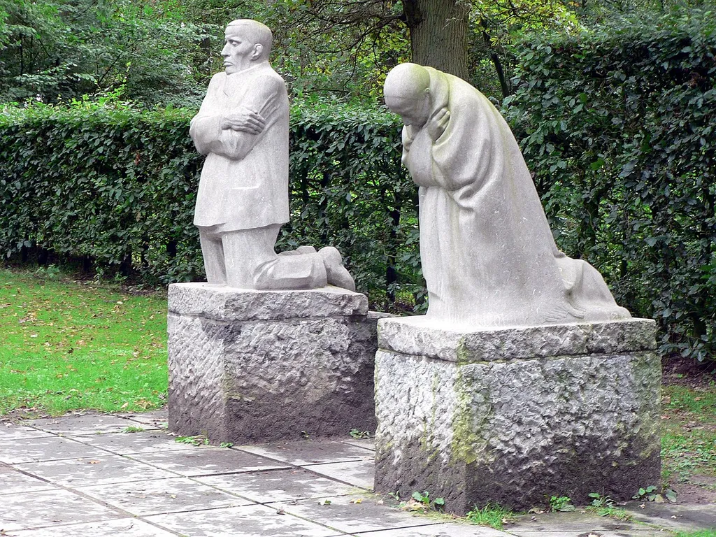 Käthe Kollwitz: The Grieving Parents, a memorial to Kollwitz' son Peter, now in Vladslo, Diksmuide, West Flanders, Belgium