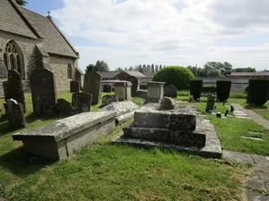 Churchyard cross in St Giles churchyard