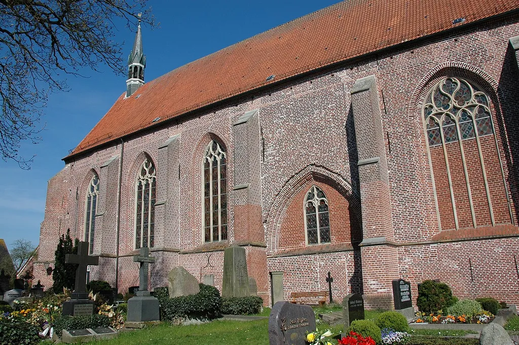 Die ev.-ref. Kirche in Hinte, Landkreis Aurich, Ostfriesland. The prot.-ref. church in Hinte, near Emden, Lower Saxony. Aufnahme vom 14. April 2007 Picure taken 14th of April, 2007, by Rolf Drewes, mail@rolfdrewes.de