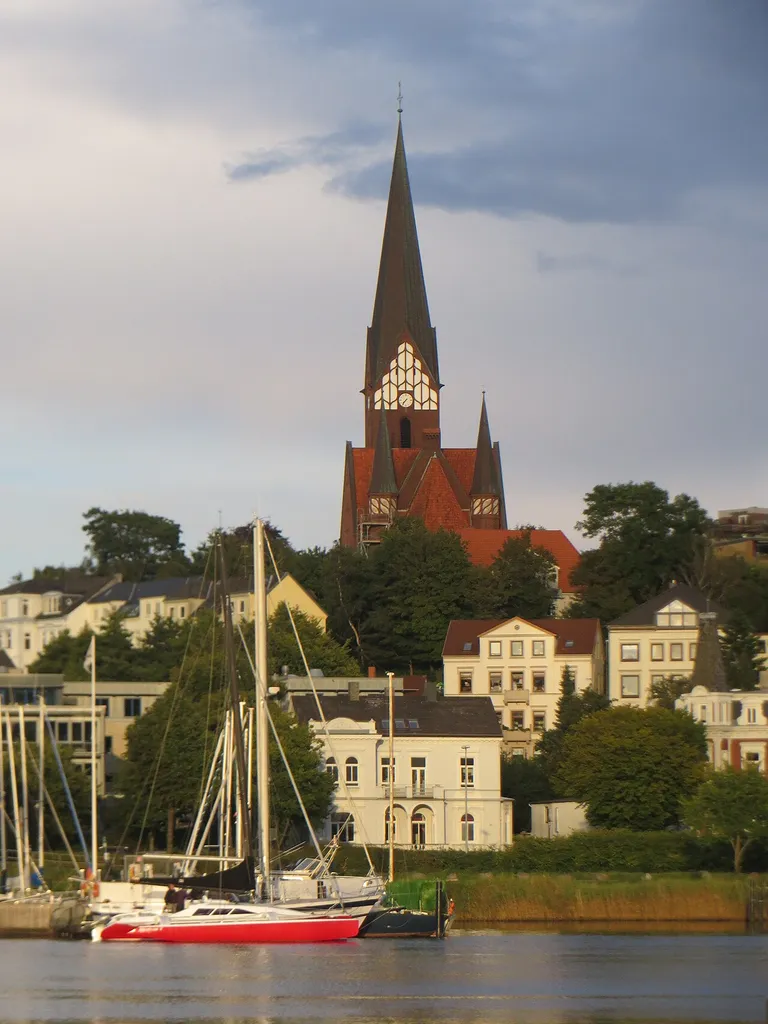 St. Jürgen-Kirche vom Hafen aus (eine etwas größere Aufnahme), Bild 02)