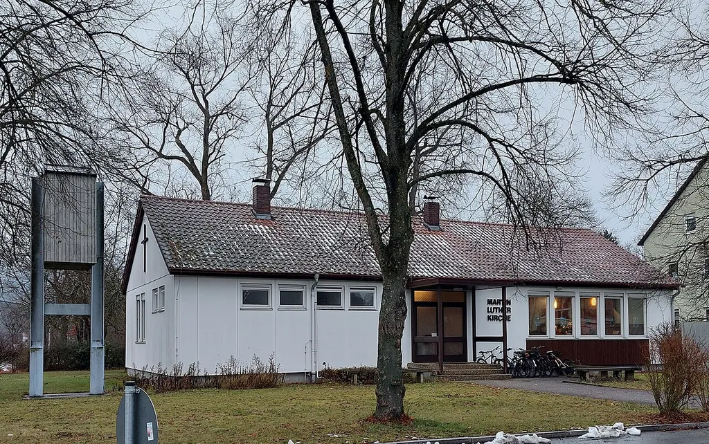 Evangelisch-lutherische Martin-Luther-Kirche Tegernheim, Landkreis Regensburg (erbaut 1968, entwidmet November 2025)