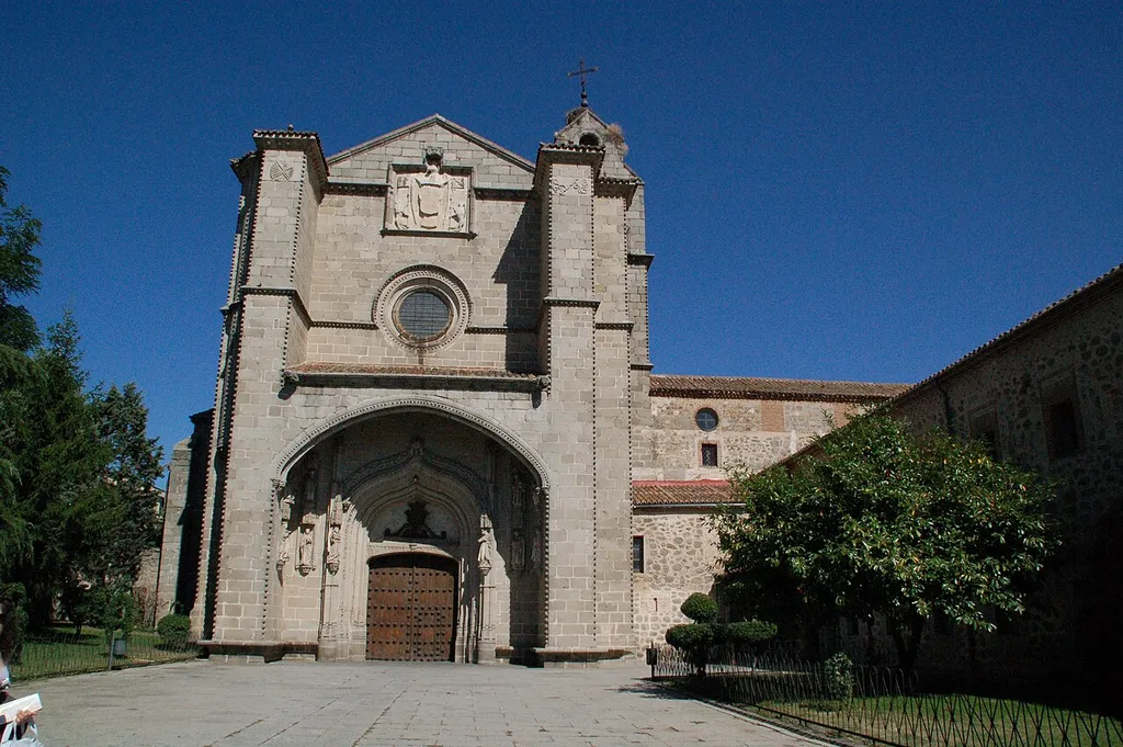 Monasterio de Santo Tomas en Ávila. Fachada principal.