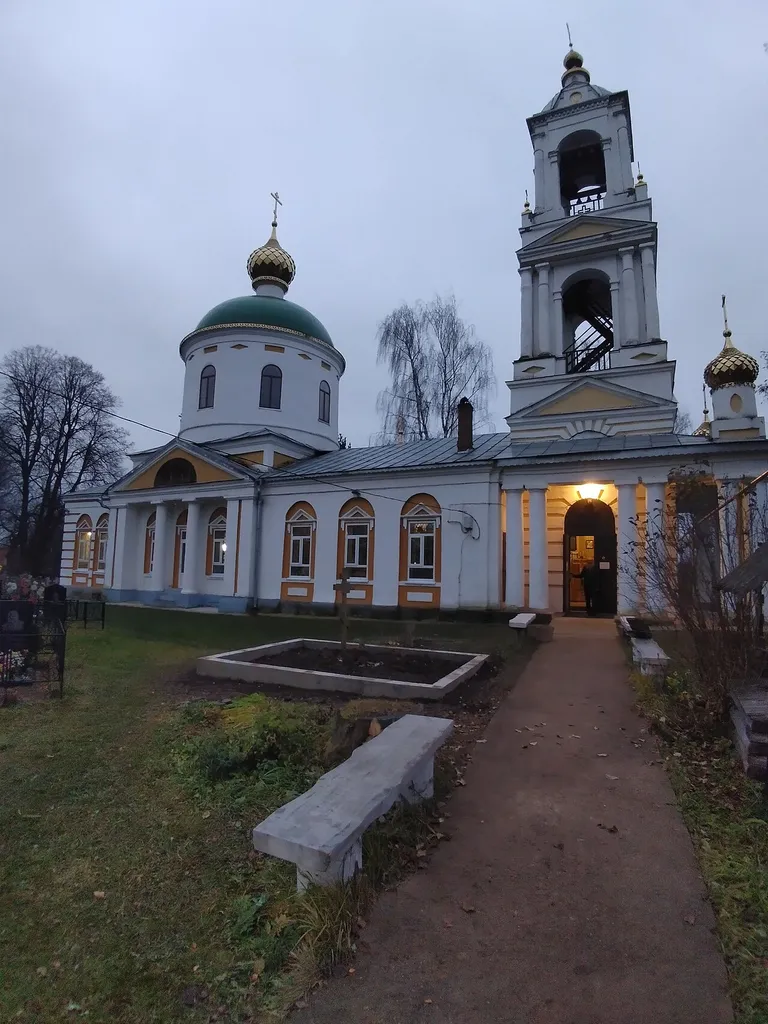 Church of the Presentation of the Theotokos (Trinity) in the village of Vveden'ye in Yaroslavl district of Yaroslavl region.