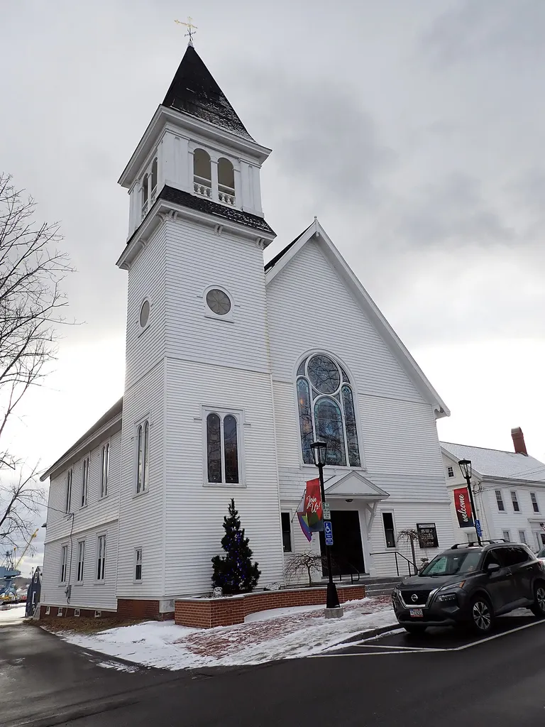 Front of the Second Christian Church in Kittery, Maine