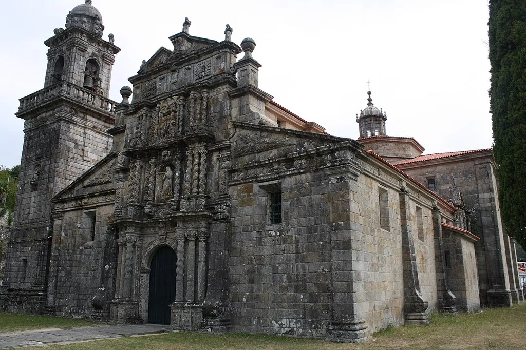 Iglesia de Santa María la Real de Entrimo