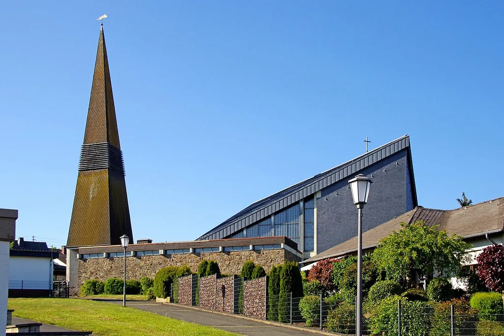 Heilig-Kreuz-Kirche (Darscheid) von Süden
