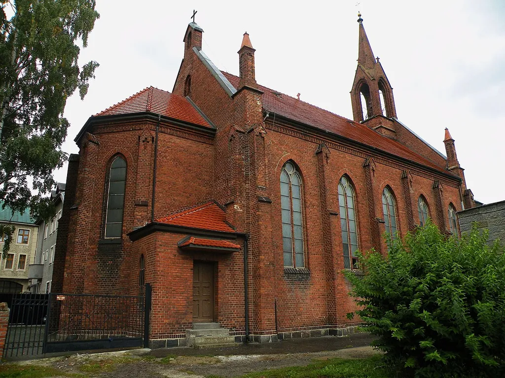 Kościół pomocniczy p.w. św. Józefa Oblubieńca w Koszalinie od strony prezbiterium.