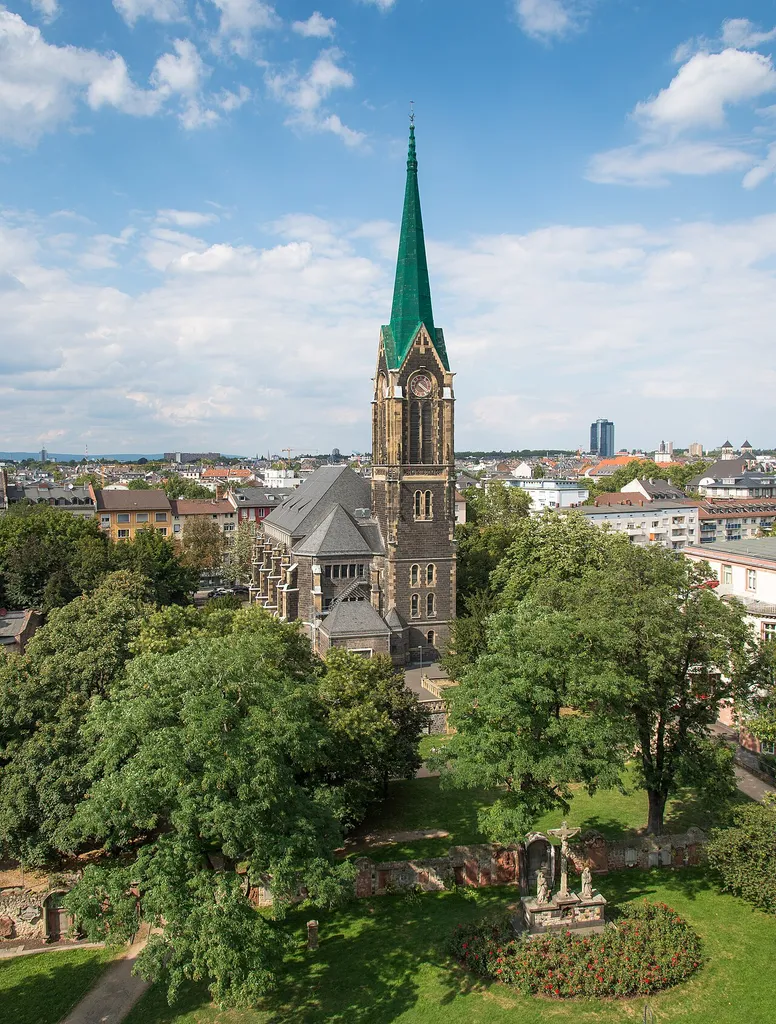 Frankfurt am Main, Peterskirche and Peterskirchhof, as seen from South (elevated).