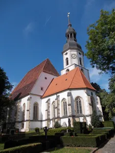 Einzeldenkmale der Sachgesamtheit Ev. Stadtkirche Strehla und Kirchhof Strehla: Kirche (mit Ausstattung), Leichenhalle auf der Friedhofserweiterung, 22 Grabmale, eine Grabanlage, Denkmal für die Gefallenen des deutsch-französischen Krieges und Krie