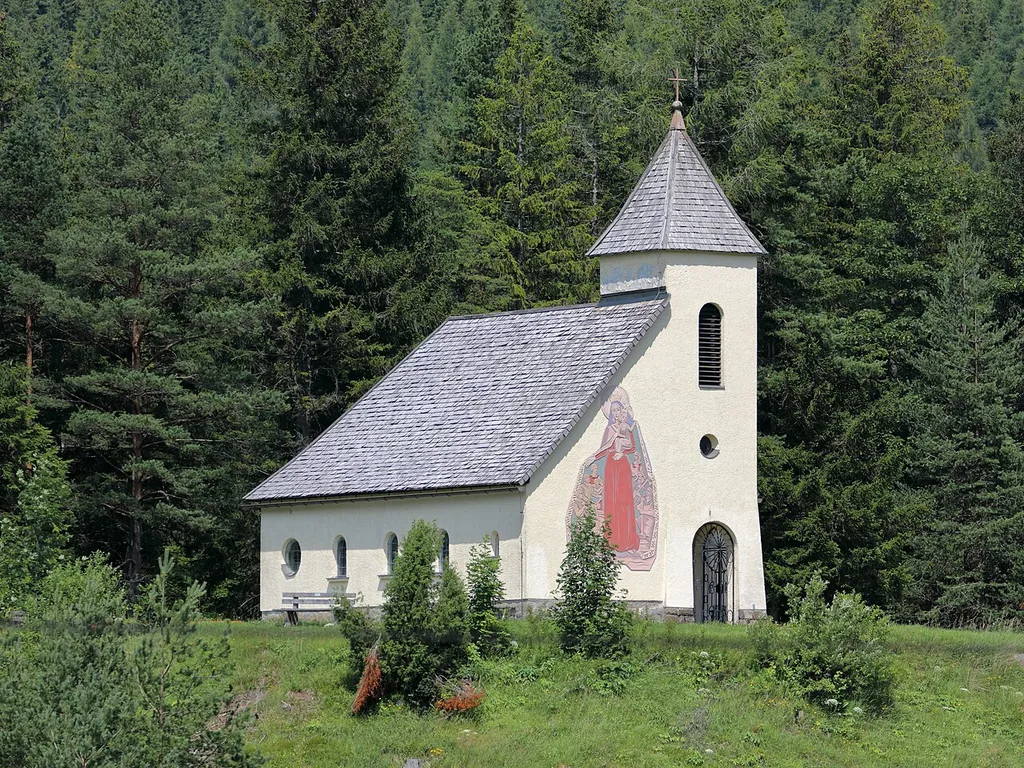 Die Kirche „Maria am Gscheid“, auch bekannt als Kapelle Mariä Himmelfahrt in Gescheid, in der niederösterreichischen Marktgemeinde St. Aegyd am Neuwalde.Der Rechteckbau mit einem Eingangsglockenturm wurde ab 1953 nach Plänen des Architekten Julius Bergmann aus Perchtoldsdorf errichtet und am 1. August 1954 von Bischof-Koadjutor Franz König eingeweiht. Das Sgraffito „Schutzmantelmadonna“ an der Außenwand stammt von Prof. Sepp Zöchling aus St. Pölten und ist mit 1955 datiert. Von 1987 bis 1989 wurde die Kirche umfassend innen und außen renoviert, dabei wurde auch eine Nachbildung der am 21./22. Juli 1985 gestohlenen Madonna-Statue (vermutlich aus dem 17. Jahrhundert) aufgestellt: [1].