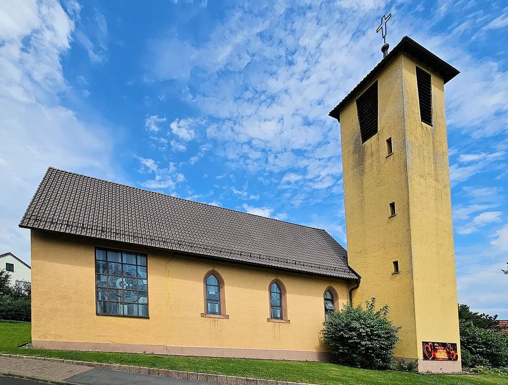 Außenansicht der Evang. Kirche Neuhof
