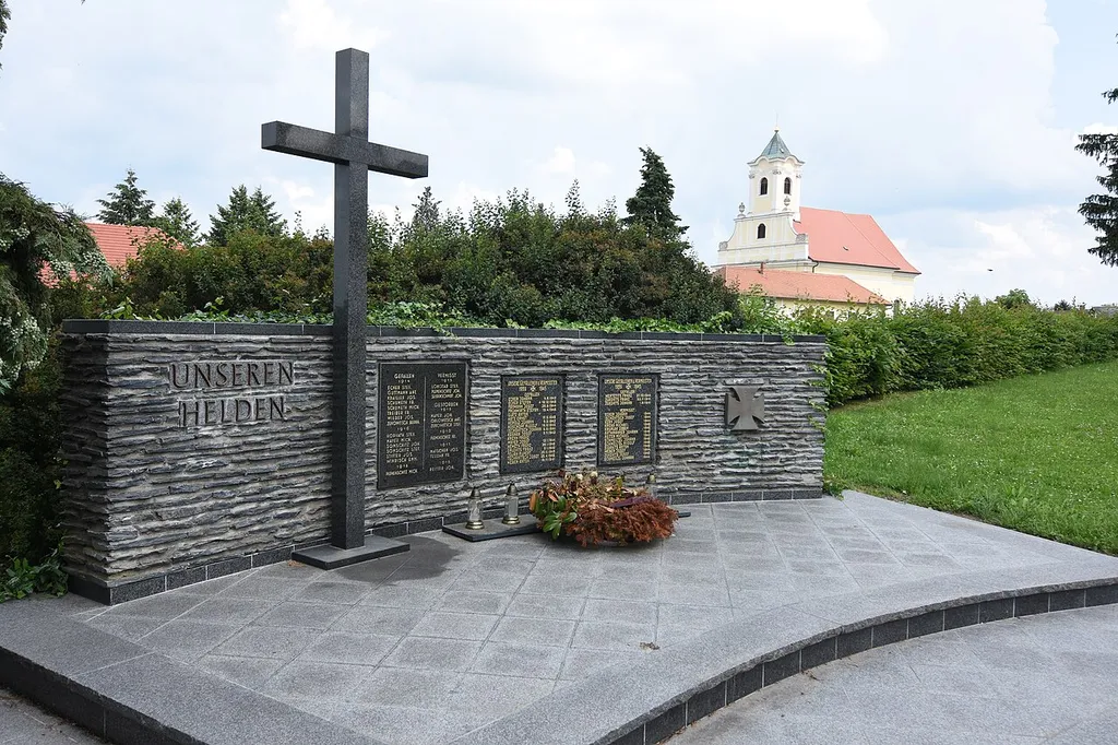 Kriegerdenkmal War memorial in Klostermarienberg